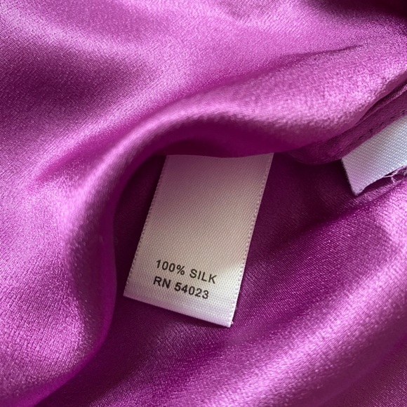 Banana republic silk small purple blouse - Picture 4 of 4